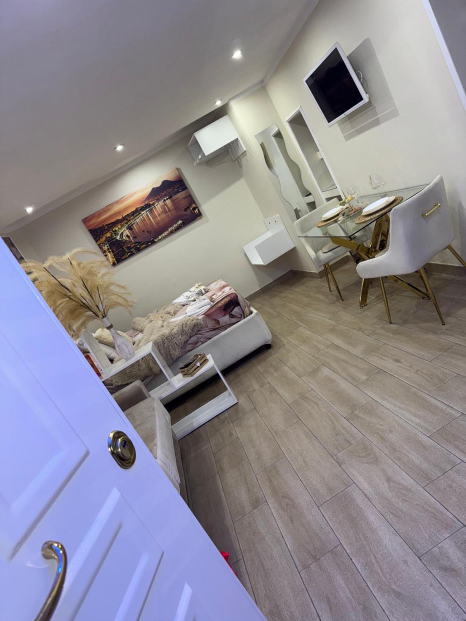 La Dimora Dei Sogni Sedil Capuano Home Suite Неаполь Экстерьер фото